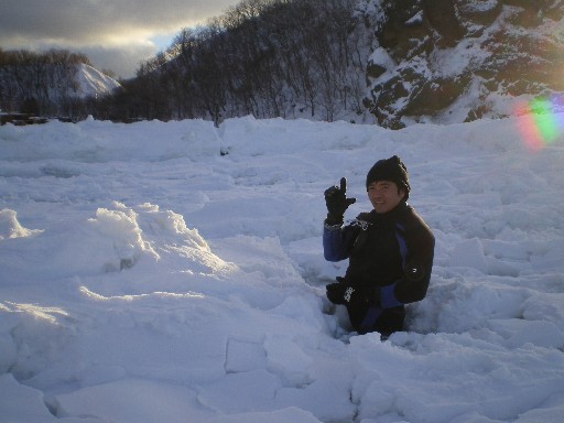 流氷に埋まる輪駆さん。