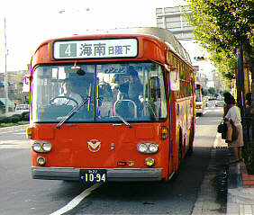 旧朱色一色ののバス　１０９４