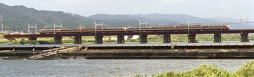 紀ノ川鉄橋を渡る458系くろしお