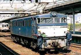 入れ換え中のEF60−503
