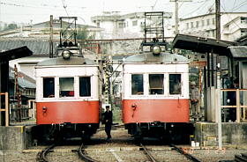 重根駅でのデ11形同士の交換