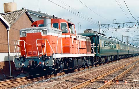 紀州路を駆けた機関車 DE10