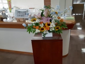 狭山市役所での花飾りの様子